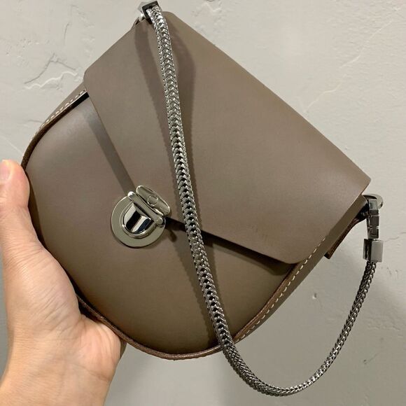 Completely Handcrafted Genuine Premium Cowhide Tuck Lock Saddle Bag/Crossbody - Picture 8 of 16